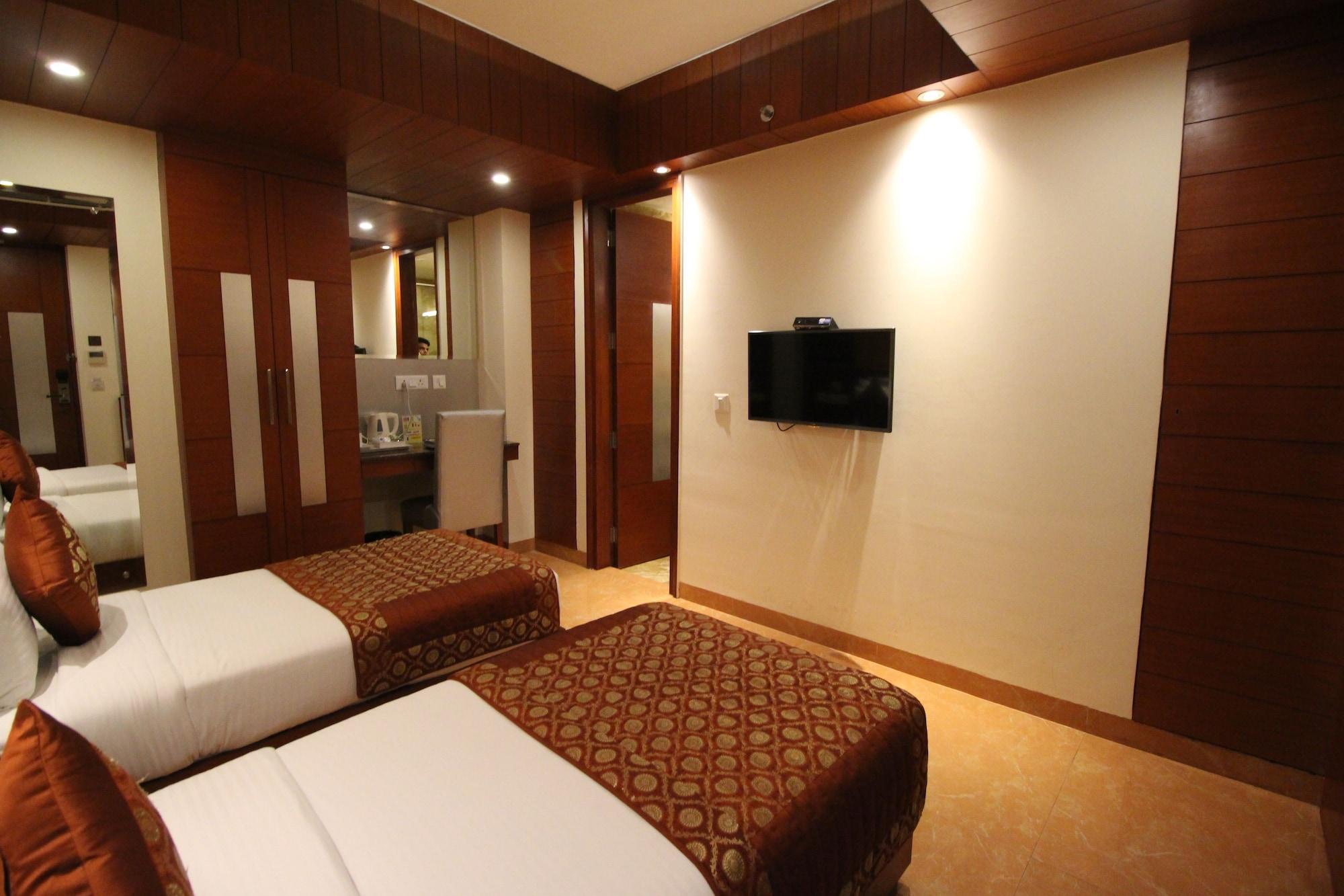 Hotel Golden Grand Дели Экстерьер фото