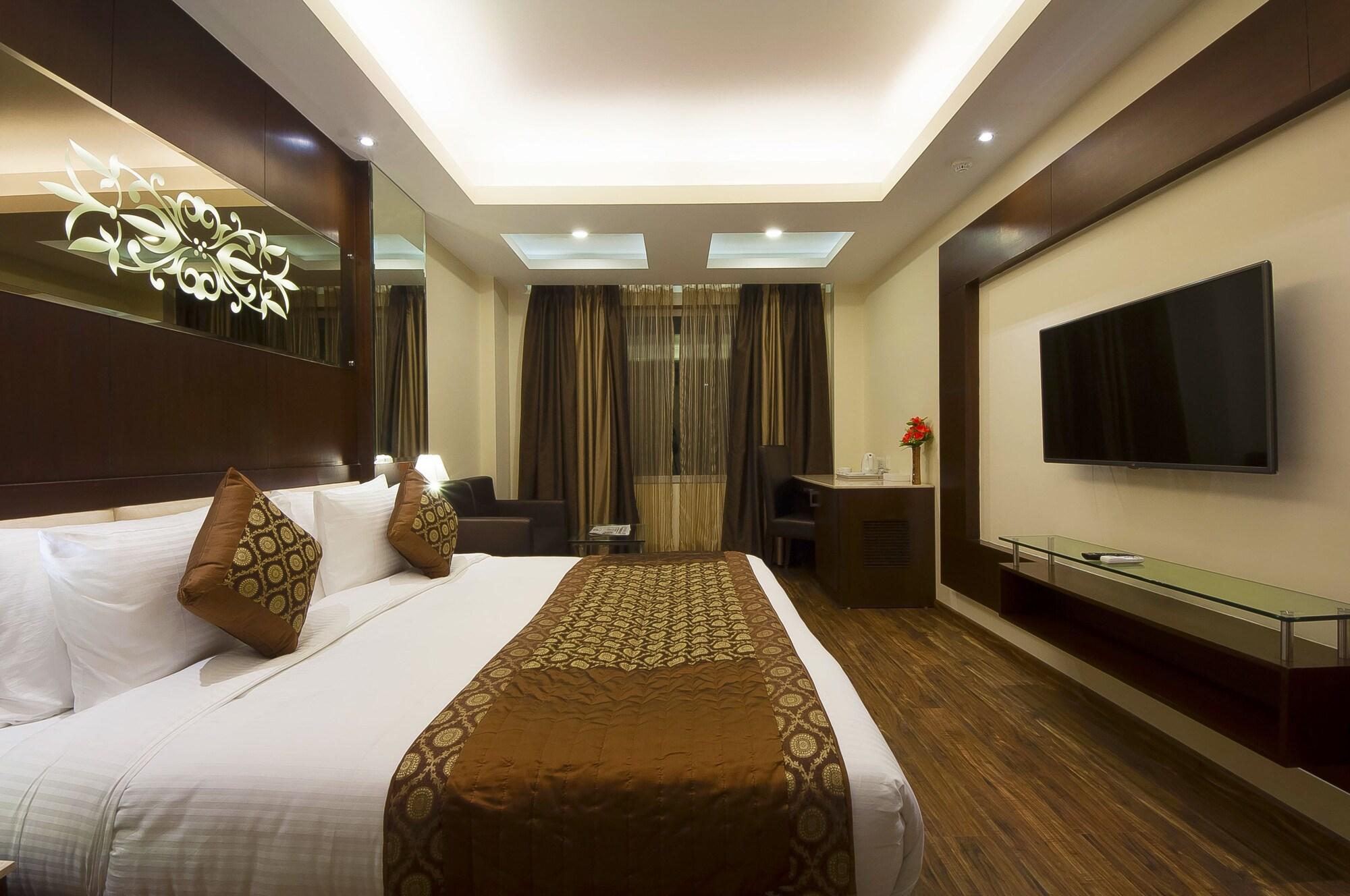 Hotel Golden Grand Дели Экстерьер фото