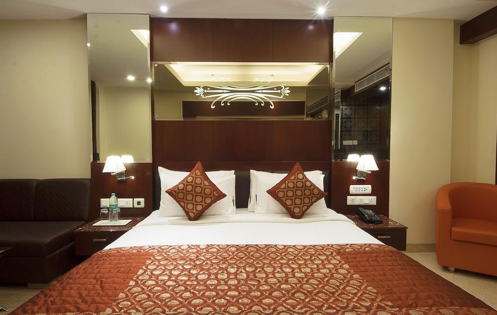 Hotel Golden Grand Дели Экстерьер фото