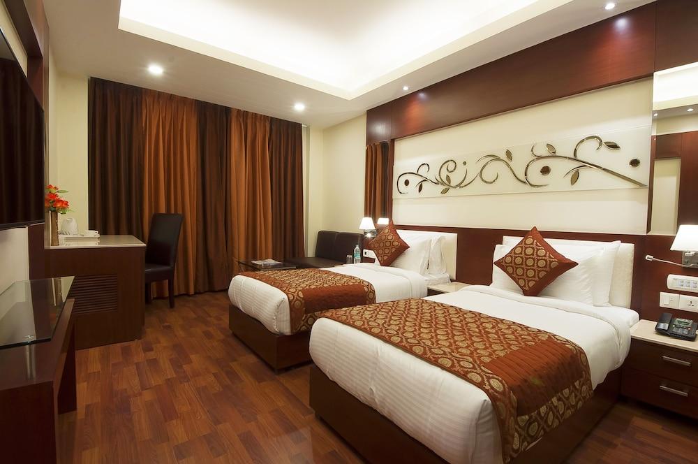 Hotel Golden Grand Дели Экстерьер фото
