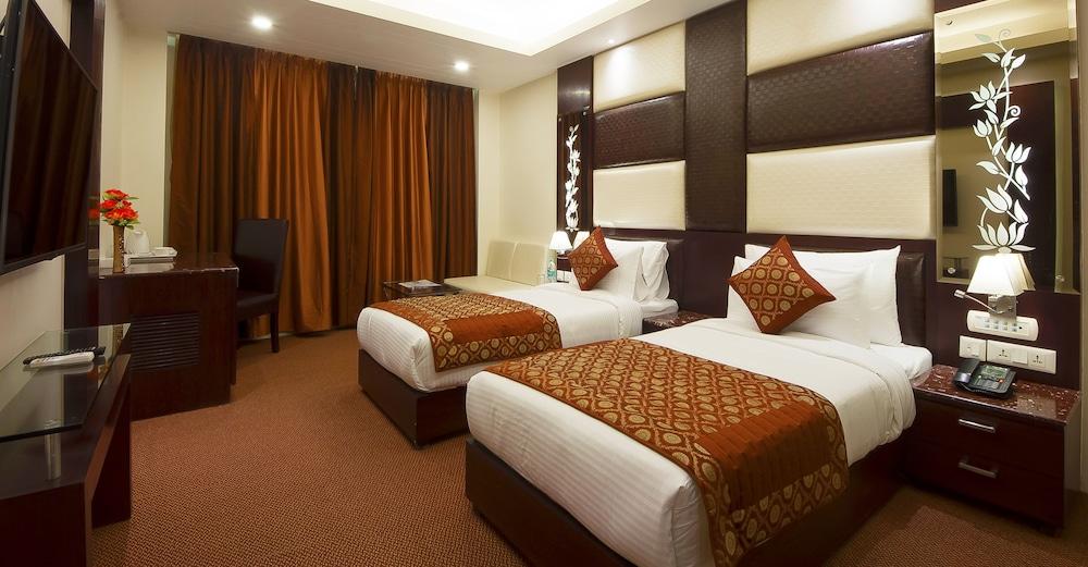 Hotel Golden Grand Дели Экстерьер фото