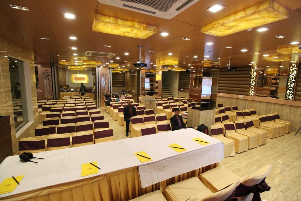 Hotel Golden Grand Дели Экстерьер фото