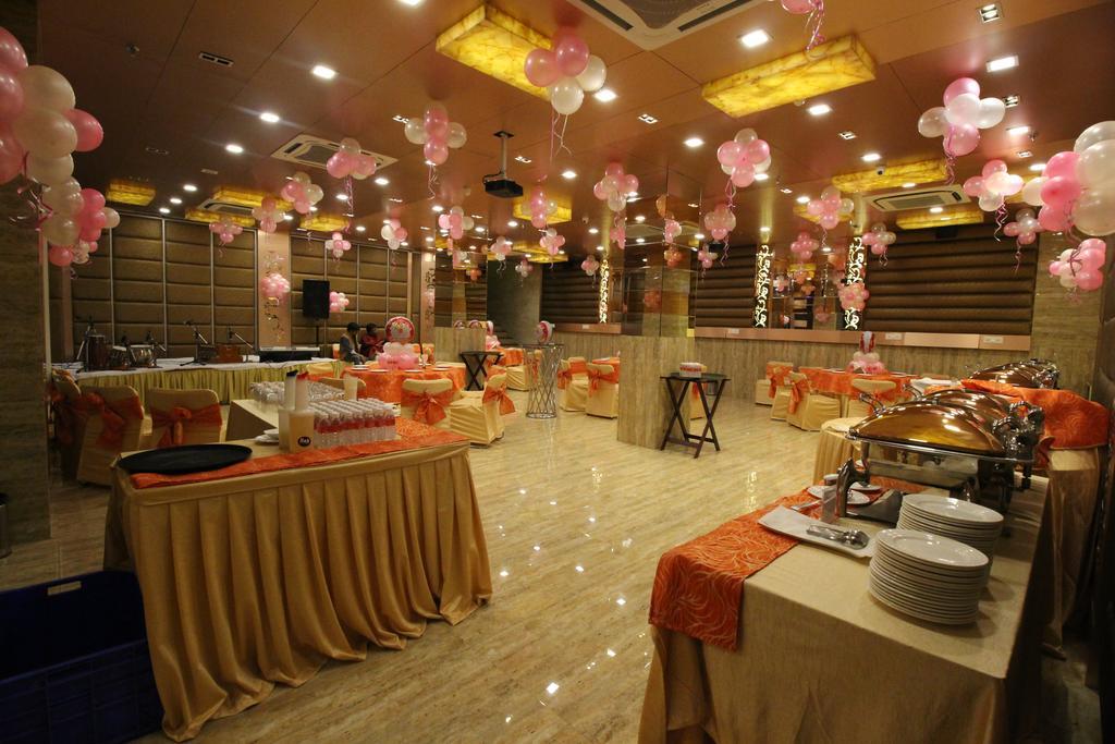Hotel Golden Grand Дели Экстерьер фото