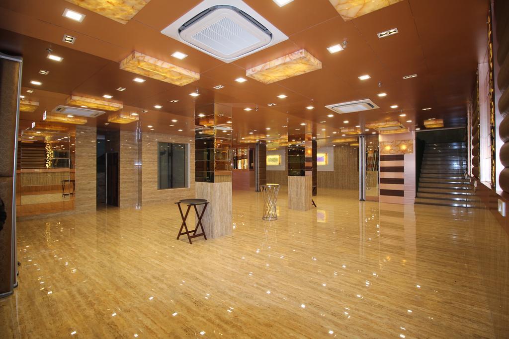 Hotel Golden Grand Дели Экстерьер фото