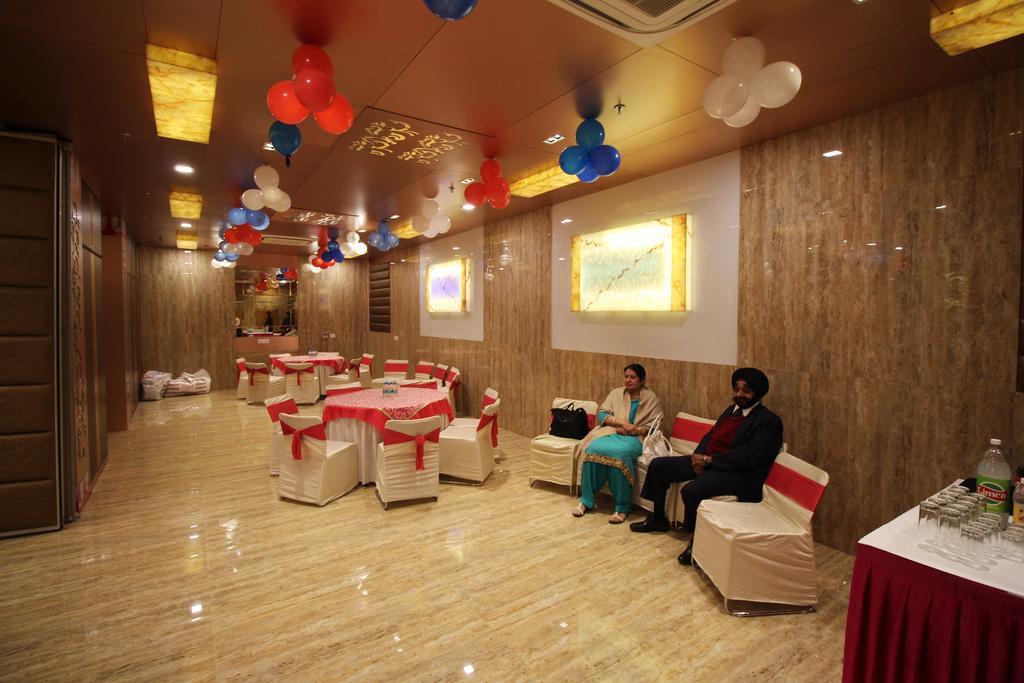 Hotel Golden Grand Дели Экстерьер фото