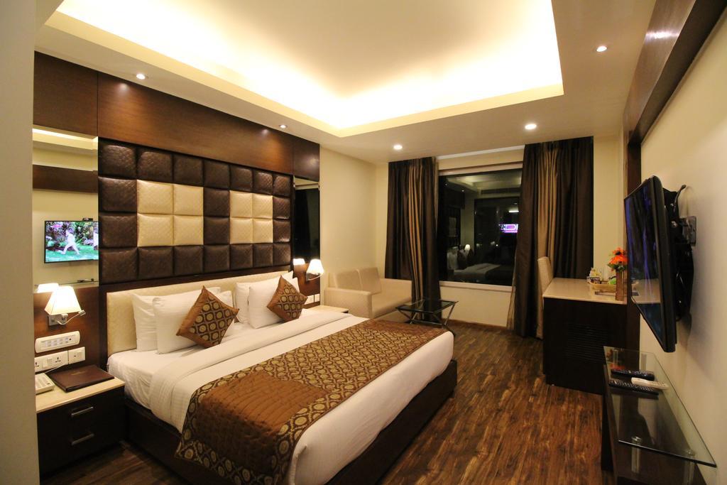 Hotel Golden Grand Дели Экстерьер фото