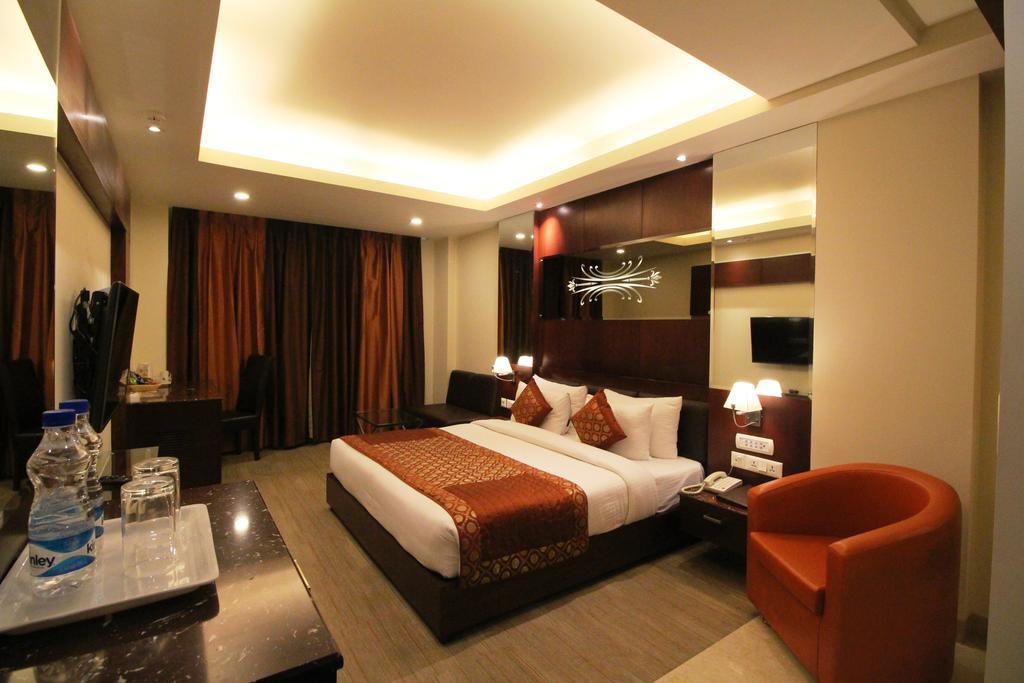 Hotel Golden Grand Дели Экстерьер фото