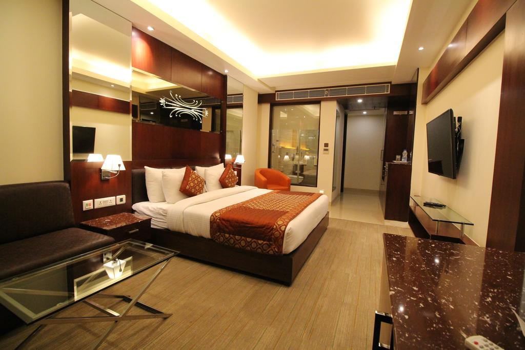 Hotel Golden Grand Дели Экстерьер фото
