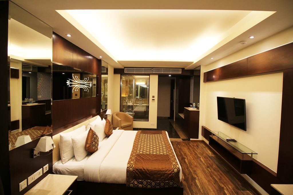 Hotel Golden Grand Дели Экстерьер фото