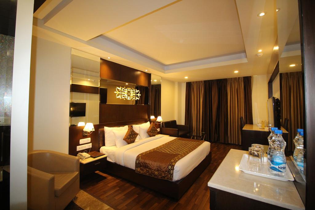 Hotel Golden Grand Дели Экстерьер фото