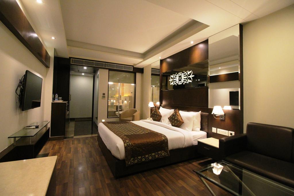 Hotel Golden Grand Дели Экстерьер фото