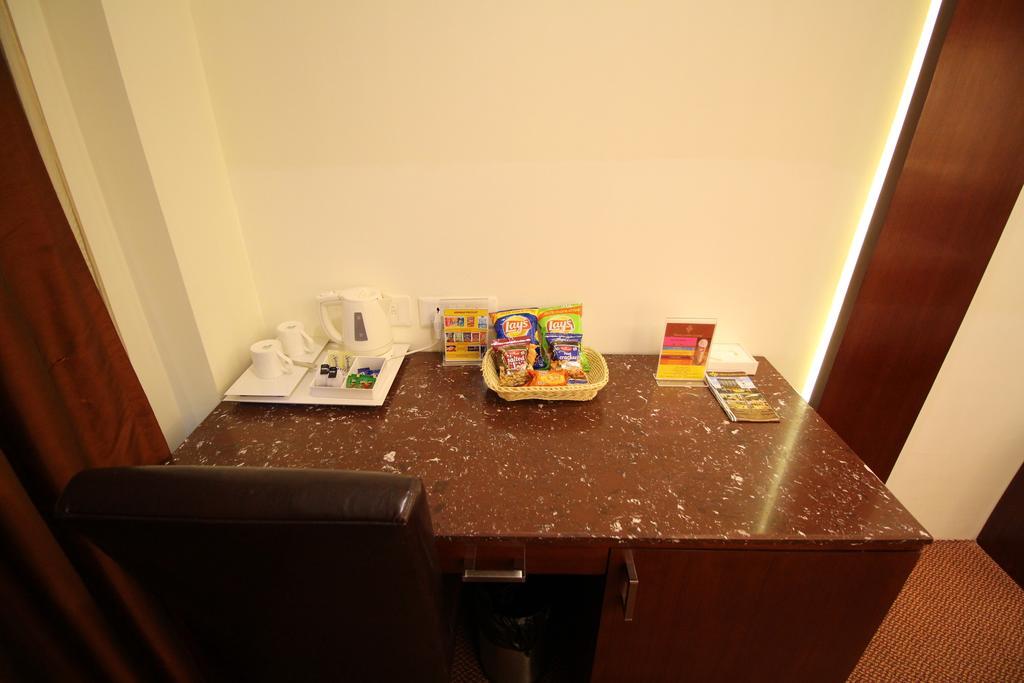 Hotel Golden Grand Дели Экстерьер фото